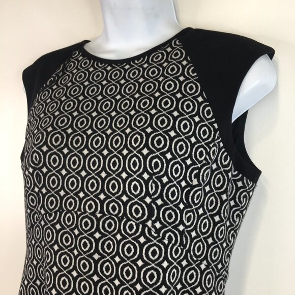 Maggy London Black and White Sleeveless Fit and Flare Lined Dress Size 8 - Picture 4 of 9